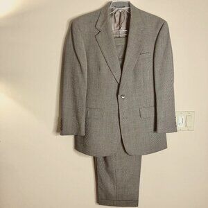 Hart Schaffner Marx Men's Two Piece Suit, Size 38 Short